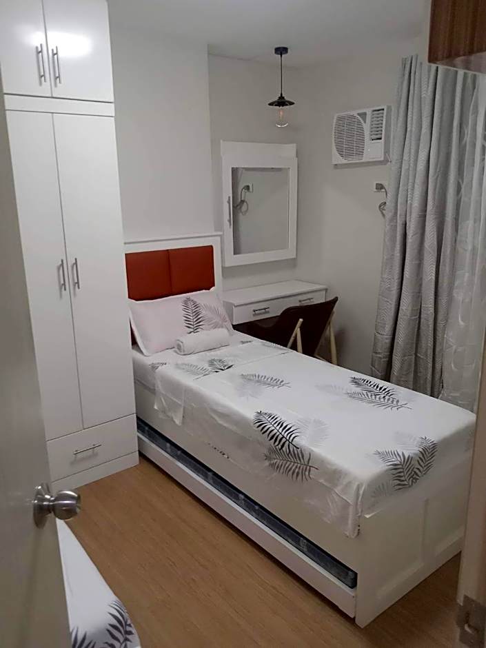 2 BR Loop Tower 1524