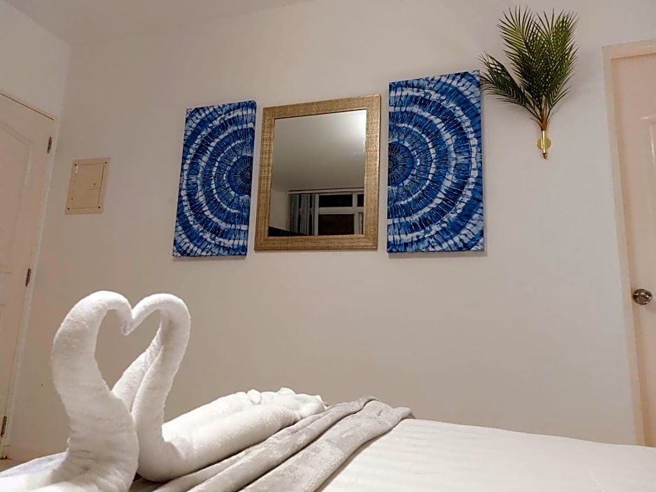 Bonsai Jacuzzi Suites