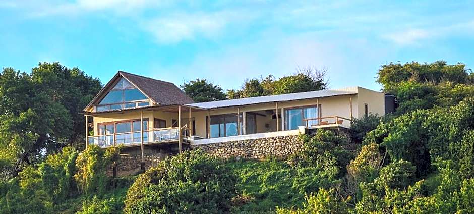 Kini Resort - Oceanfront Bamboo Eco Lodges