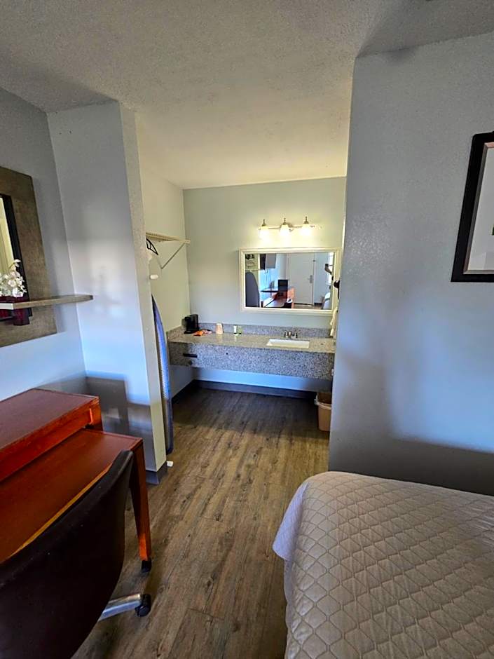Best Price Motel & Suites
