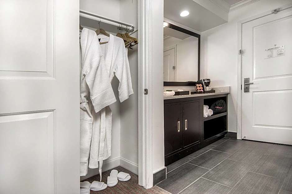 Aggie Inn, an Ascend Collection Hotel