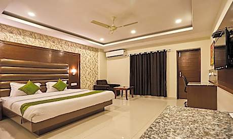 Treebo Grand Legacy Elite With Roof Top Cafe