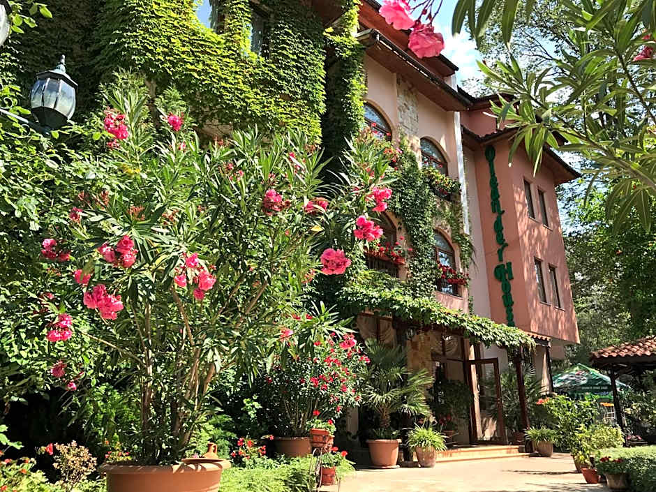 Oleander House and Tennis Club