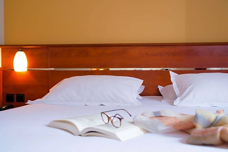 Brit Hotel Rennes St Grégoire  Le Villeneuve