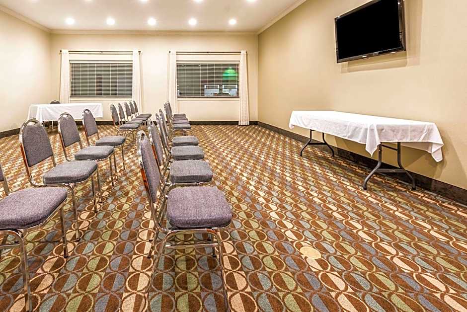 Ramada by Wyndham College Station