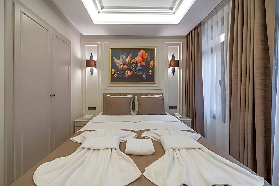 PERALUNA PREMIUM HOTEL