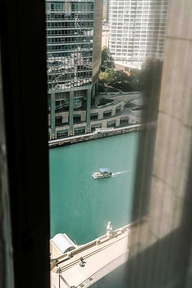 Club Quarters Hotel, Wacker at Michigan