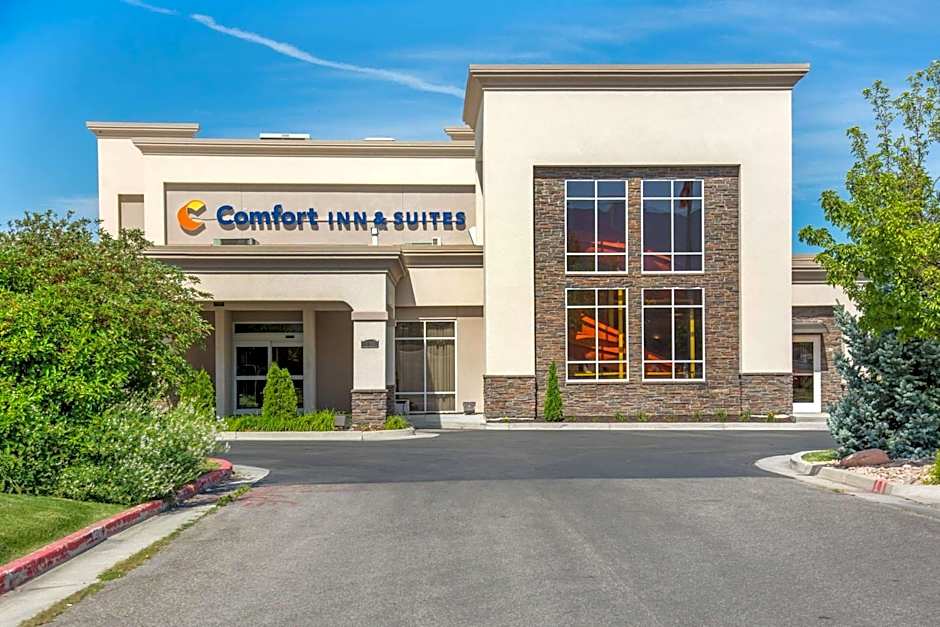 Comfort Inn & Suites Logan Near University