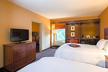 2 Queen Beds With Sofabed Nonsmoking