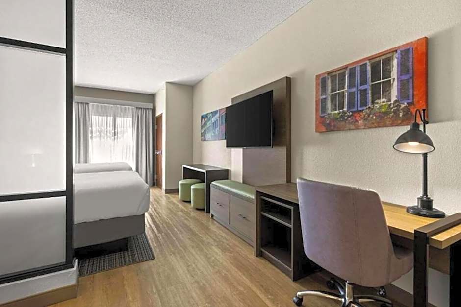 Comfort Suites Charleston West Ashley