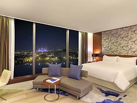 Fairmont King Room with Creek View - Non-Smoking