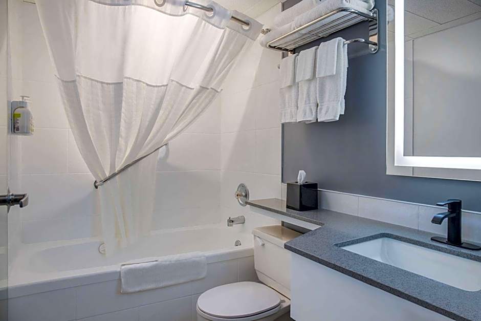 Days Inn & Conference Centre by Wyndham Camrose Norsemen