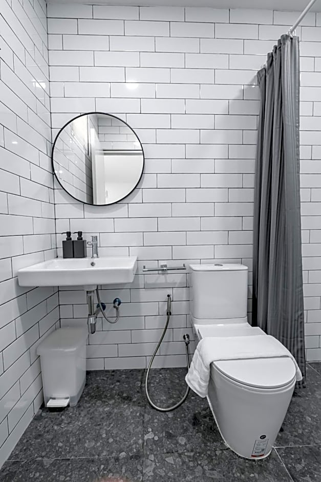 Blu Monkey Boutique Bangsaen