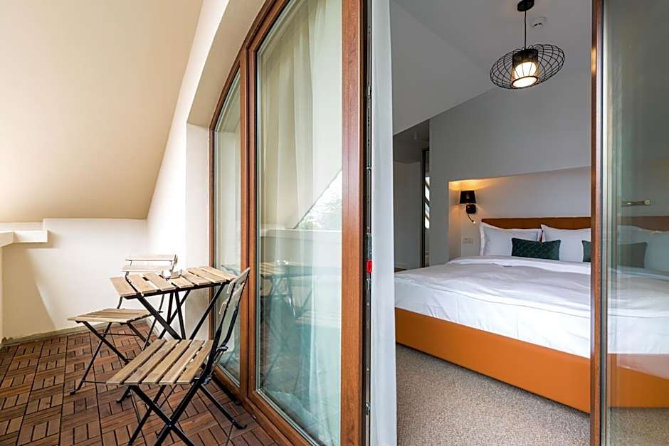 UpperHouse Suites & More