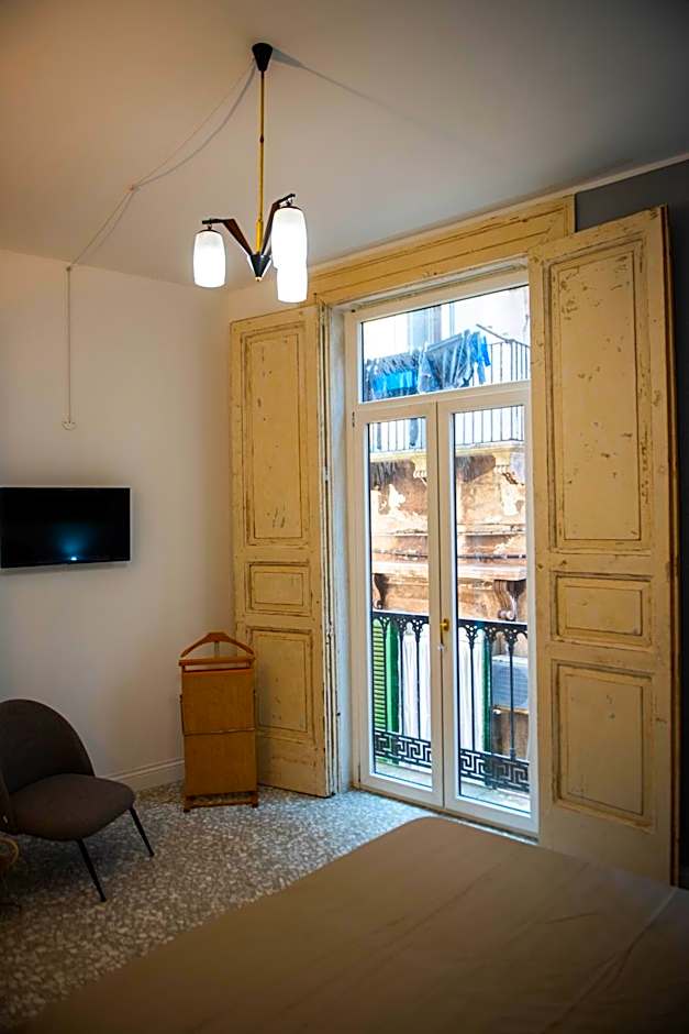 Foto 1 dari 7 — Double Room with Private Bathroom