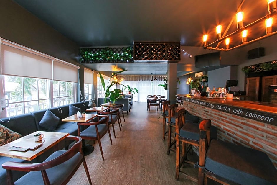 White Boutique Hotel and Restaurant