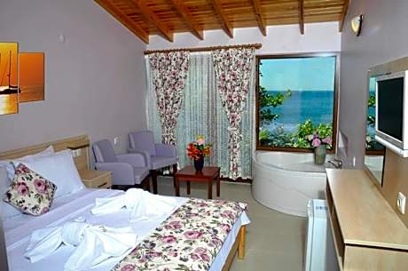 Double Room Deluxe with Spa Bath