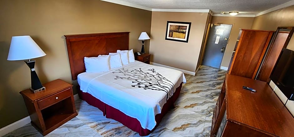 Town House Inn and Suites