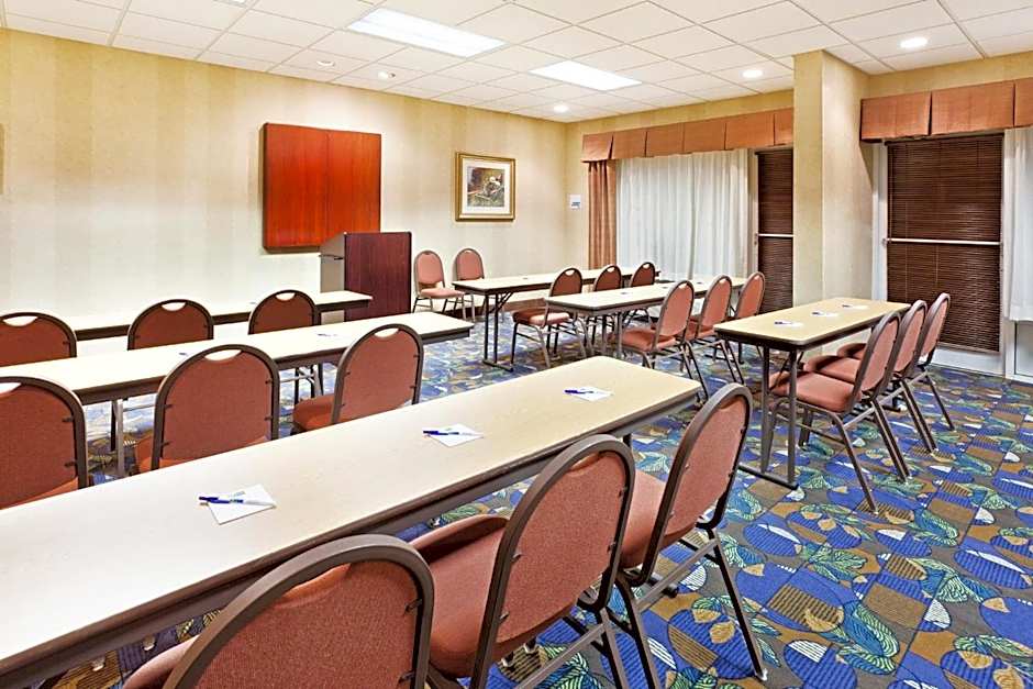 Holiday Inn Express & Suites Sylva - Western Carolina Area By IHG