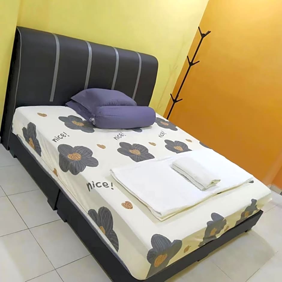 Happy Raub Guest House