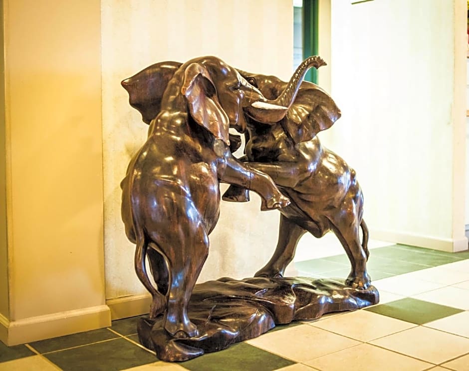 Greystone Inn & Suites