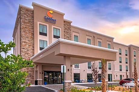 Comfort Inn & Suites Jacksonville - Orange Park Near Naval Air Station