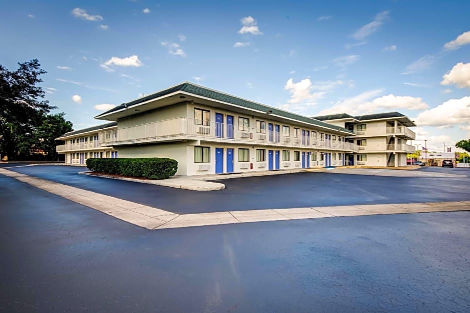 Motel 6-Lakeland, FL