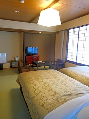 Standard Twin Room with Private Bathroom