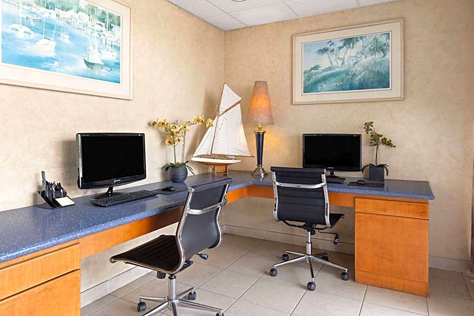 Travelodge by Wyndham Monterey Bay