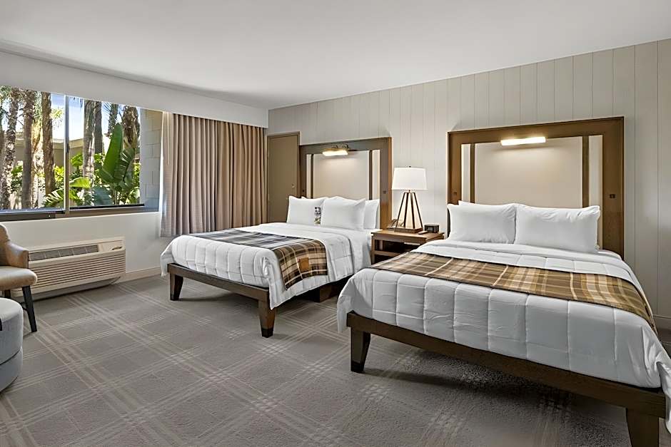 Knott's Berry Farm Hotel