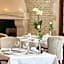 Logis Hôtel Restaurant Le Dauphin et Le Spa du Prieuré