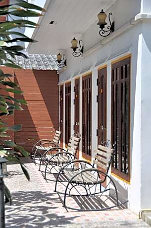 Standard Twin - 2 Single Beds