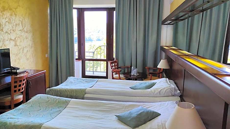 Hotel Valea cu Pesti
