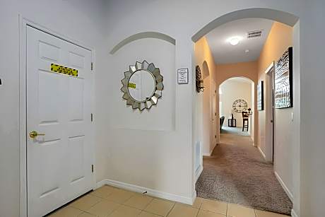 Beautiful 4 Bedroom 3 Bathroom pool & spa Villa