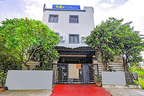 FabHotel New Shraddha Inn - Nr. Airport Colony