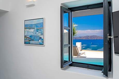 Honeymoon Suite with Private Outdoor Hot Tub, Caldera and Sea View