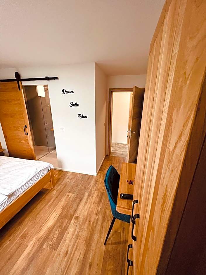 PJ Hotel Cerklje - 5min to Airport - Free Parking