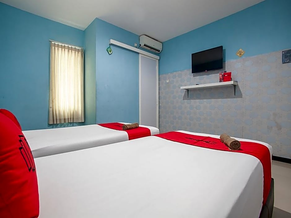 RedDoorz @ Raya Tidar