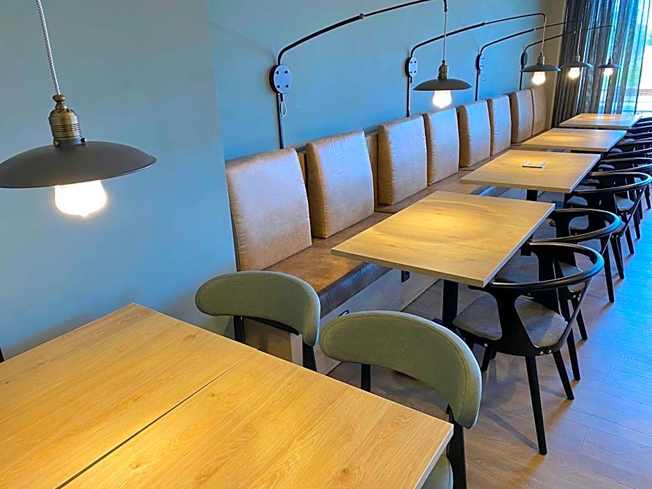 Skyline Airport Hotel