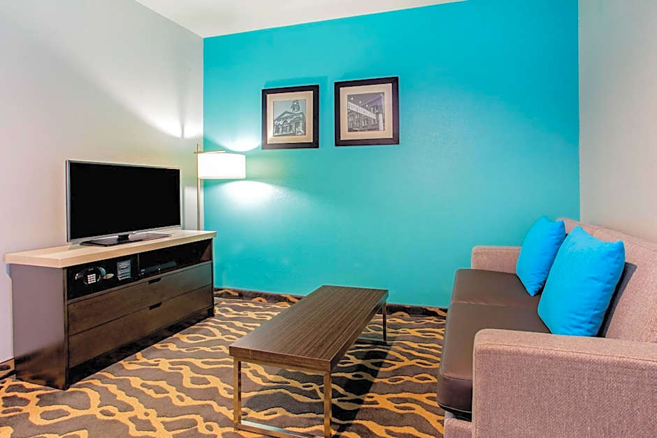 La Quinta Inn & Suites by Wyndham Northlake Ft. Worth