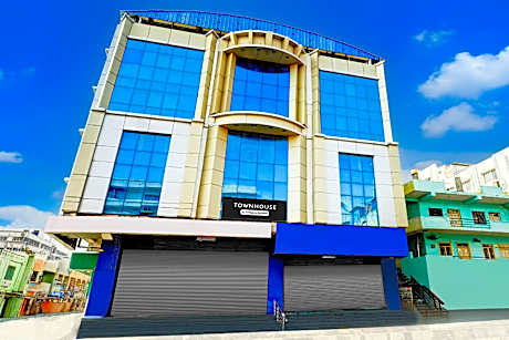 Super Townhouse Anantapur Near Srikantam Circle