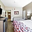 Red Roof Inn & Suites Fayetteville-Fort Bragg