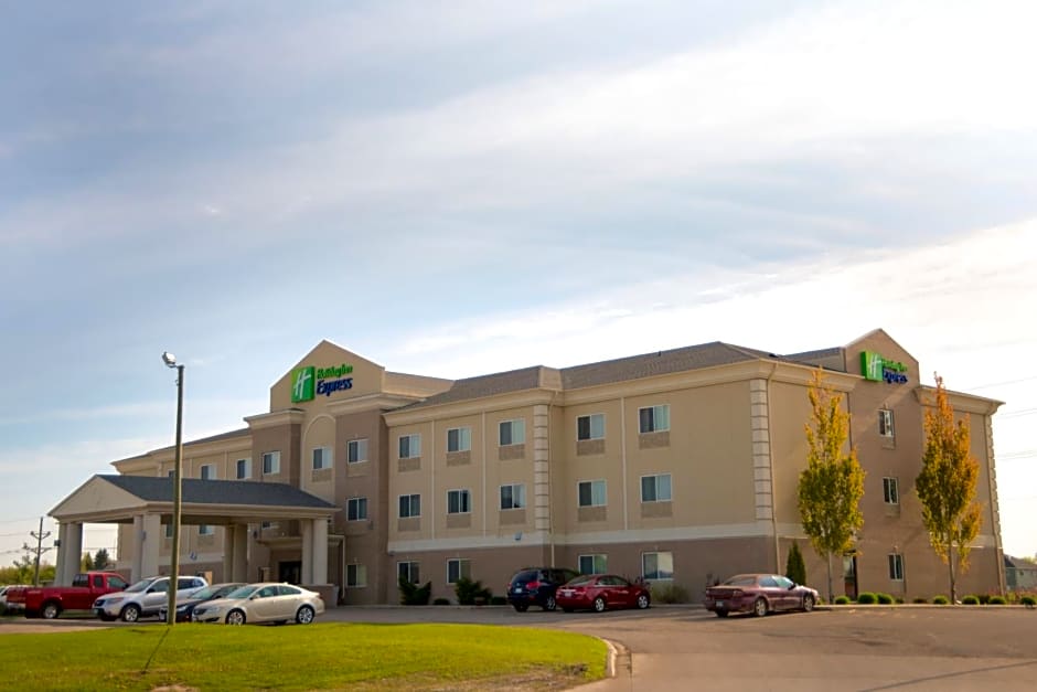 Holiday Inn Express Devils Lake