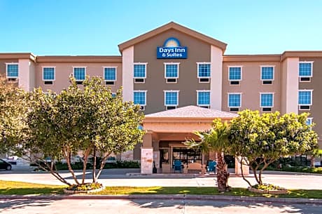 Days Inn & Suites by Wyndham San Antonio near AT&T Center