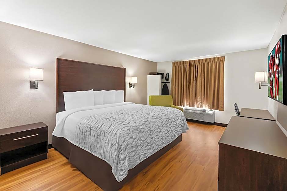 Red Roof PLUS+ & Suites Atlanta Airport South