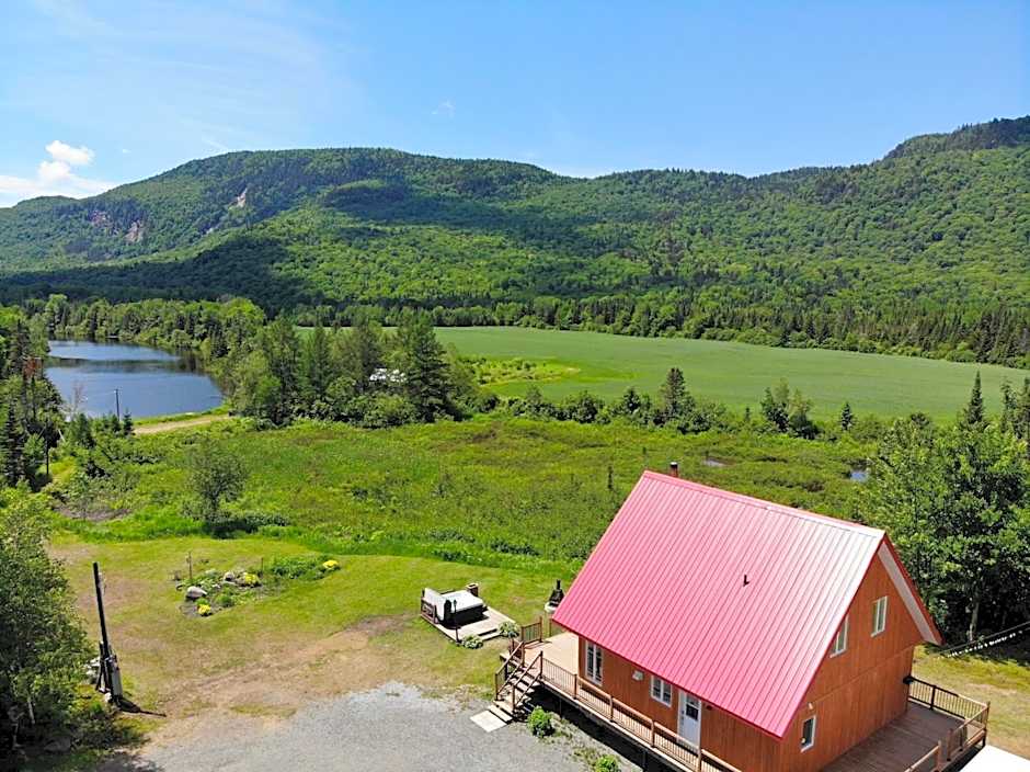 Relax with Mountain Views, Hot tub and Fireplace