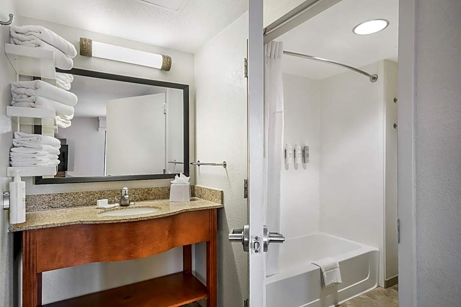 Hampton Inn By Hilton & Suites Tulare