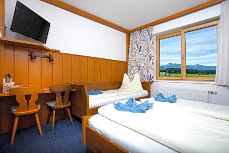 Triple Room with Mountain View