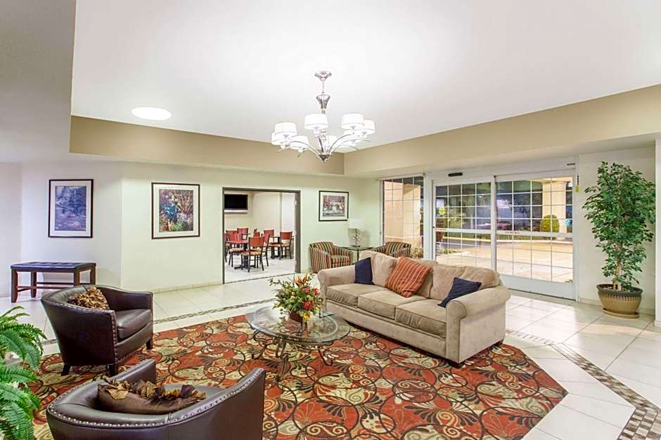 Ramada by Wyndham Fresno Northwest