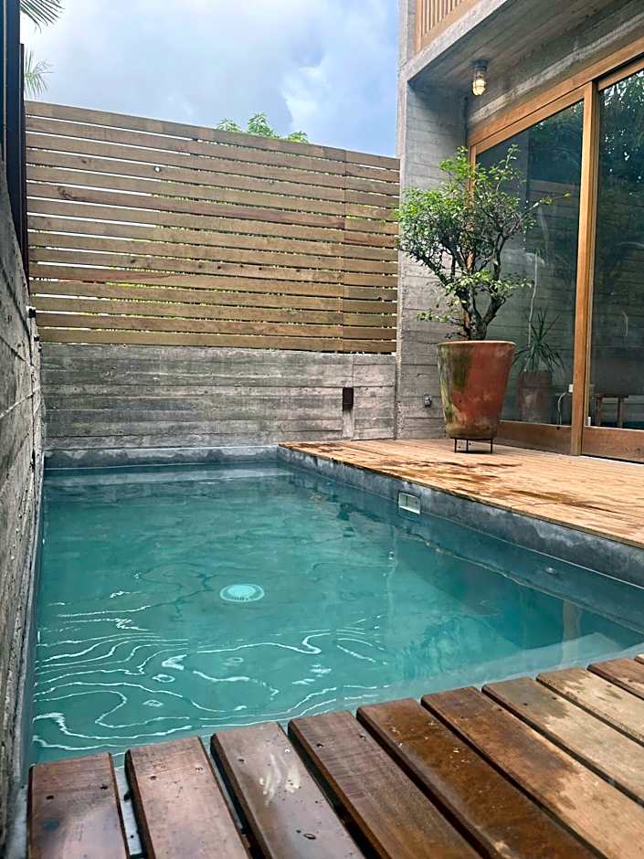 Ona & Sich - Casa Macu Saladita surf break